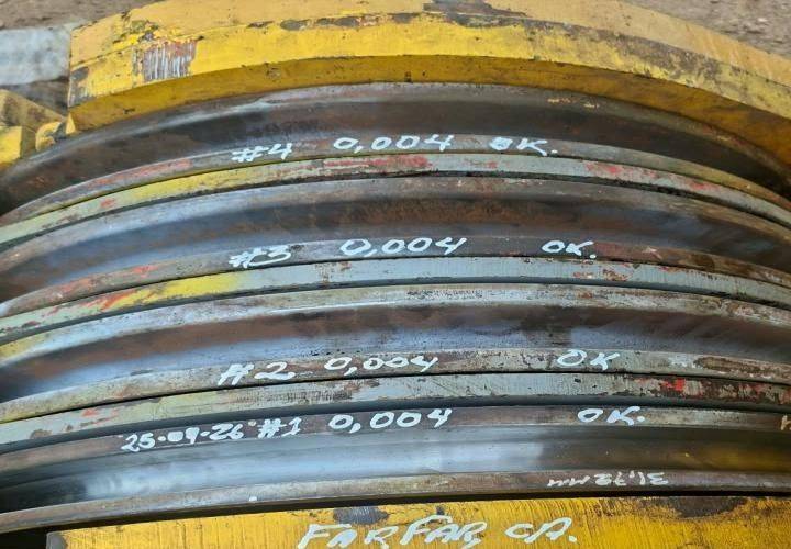 Las cuatro poleas del bloque viajero con su medida 0,004 y «OK» escritos a mano
