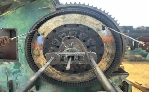 Extracción del malacate e inspección de sprocket