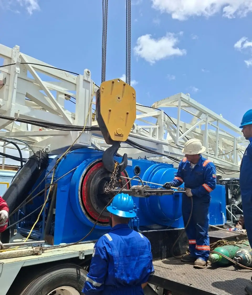Cuadrilla trabajando en el malacate