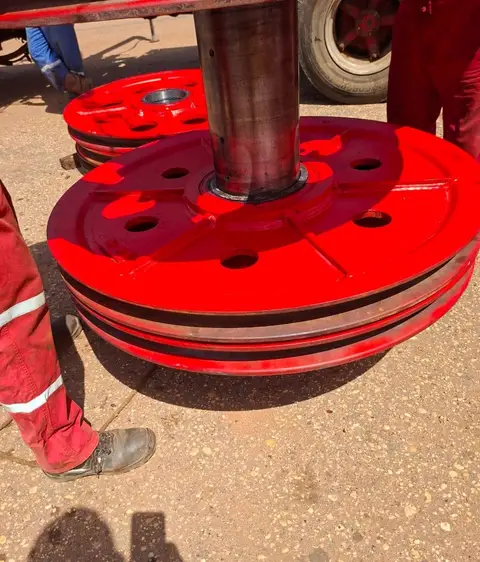 Poleas recién pintadas, con su eje