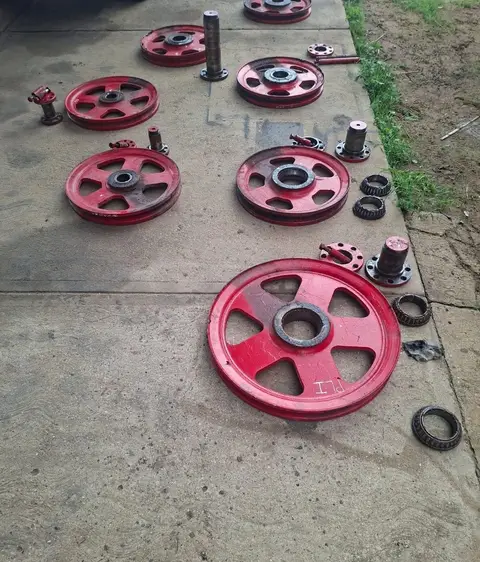 Poleas dispuestas sobre el piso